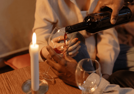 Weißes Shirt trifft Rotwein. Fünf geniale Tricks gegen fiese Flecken - ZOCKN