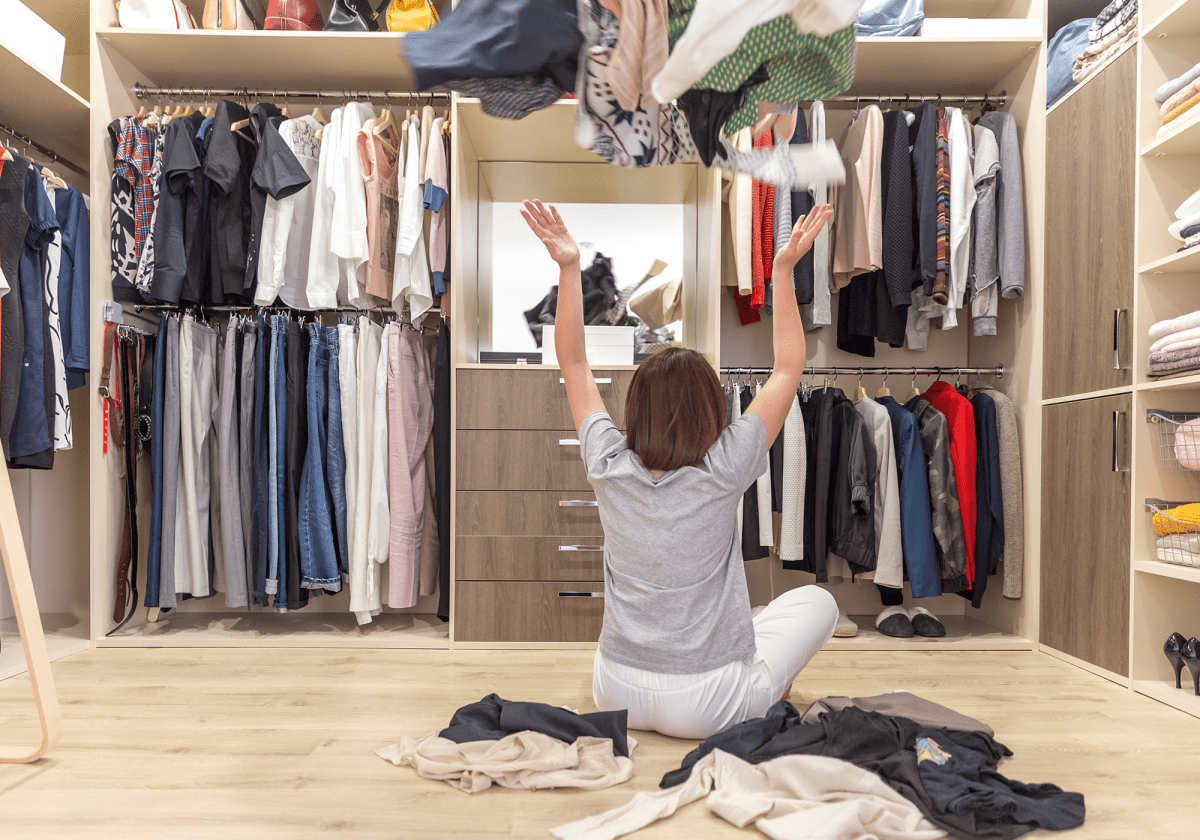 Schritt für Schritt – wie sortiere ich meinen Kleiderschrank aus? – ZOCKN